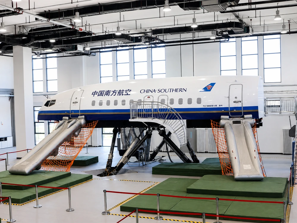 B737 CABIN EMERGENCY EVACUATION TRAINERS